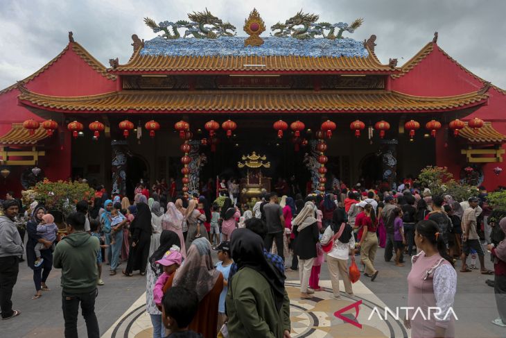 Libur Imlek di Wihara Avalokitesvara Banten