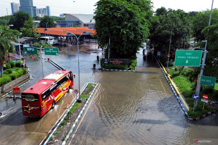 Banjir di Terminal Purabaya