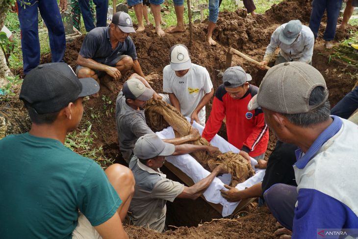 Relokasi makam terdampak proyek Bendungan Trenggalek