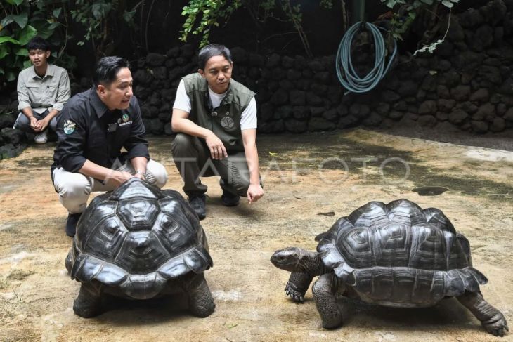Menteri Kehutanan meninjau deHakims Aviary