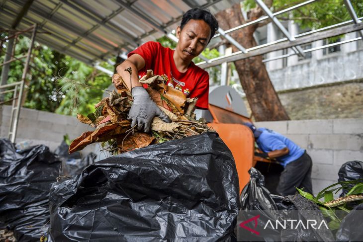 TPST percontohan Kebun Binatang se-Indonesia