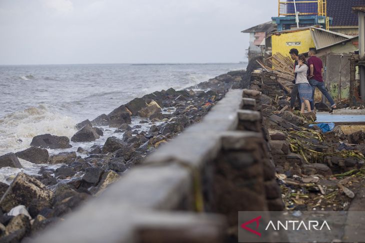 Rencana pembangunan tanggul laut Pantura