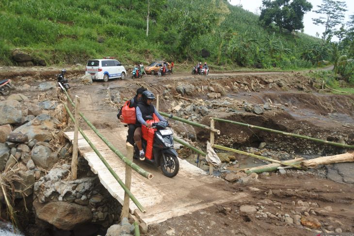 Warga terdampak banjir mulai beraktivitas