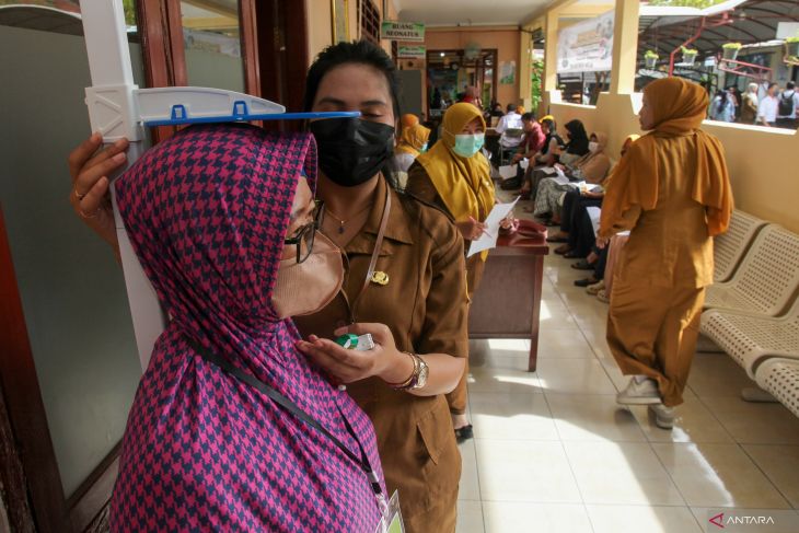 Pelaksanaan program cek kesehatan gratis di Surabaya