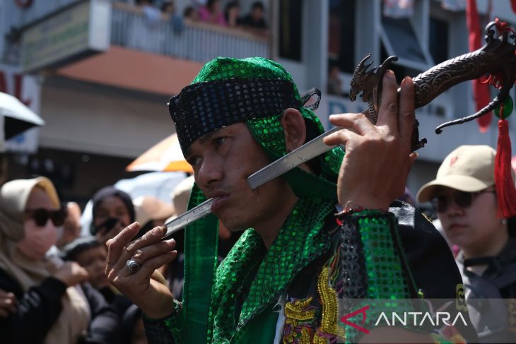 Atraksi Tatung Cap Go Meh di Singkawang