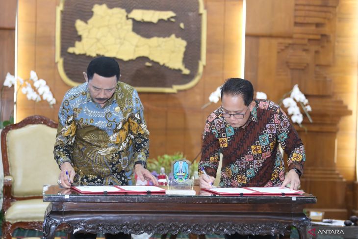 Penandatanganan kerja sama Pemprov Jatim dengan IPDN