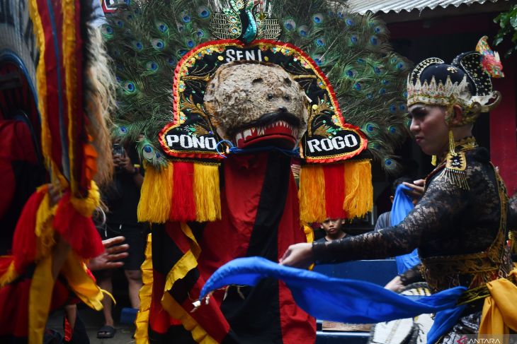 Pertunjukan reog lawas di Ponorogo