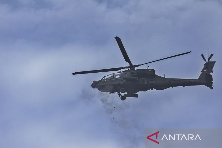 Latihan penembakan senjata pesawat udara