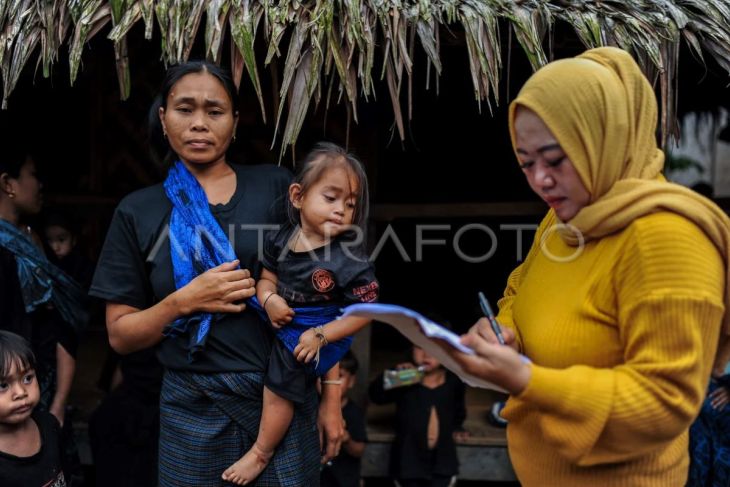 Pemberian vitamin A kepada anak pedalaman Suku Badui