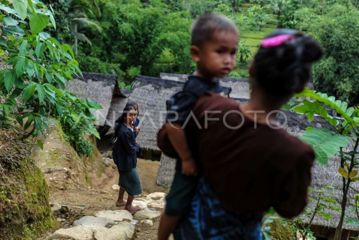 Pemberian vitamin A kepada anak pedalaman Suku Badui