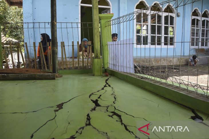 Bencana pergerakan tanah di Tasikmalaya