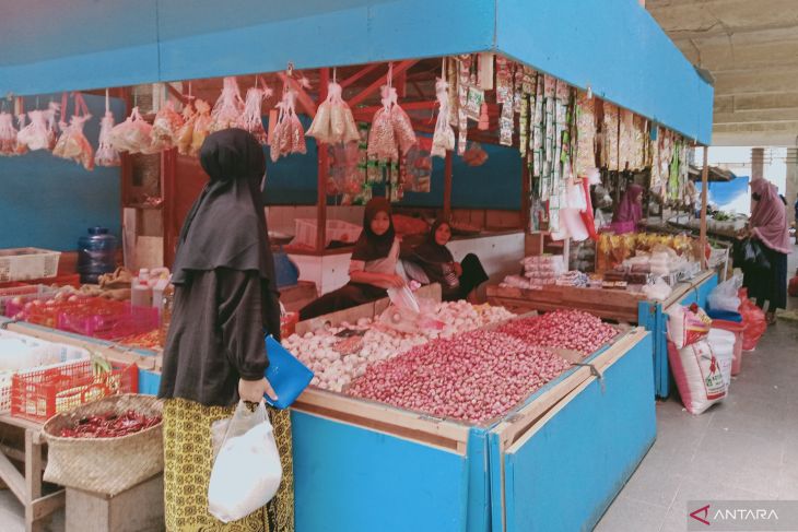 Penajam pantau pasokan dan harga pangan untuk tekan inflasi