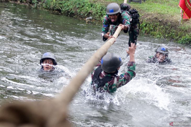 Lomba Pentathlon prajurit Korps Marinir