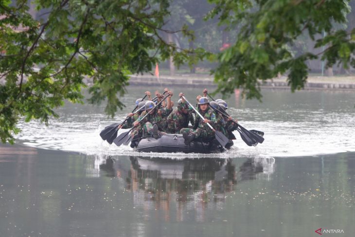 Lomba Pentathlon prajurit Korps Marinir