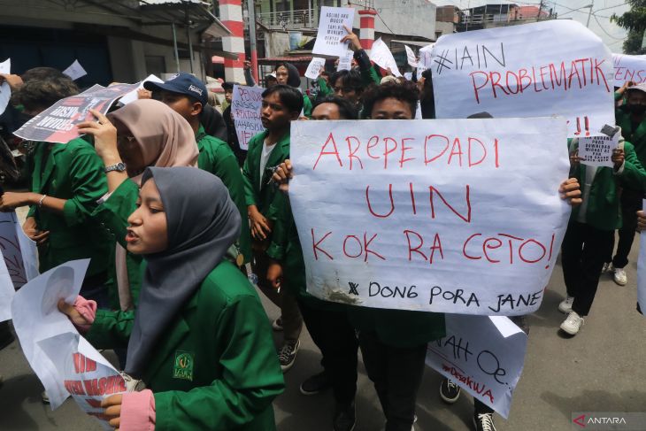 Unjuk rasa mahasiswa IAIN Kediri