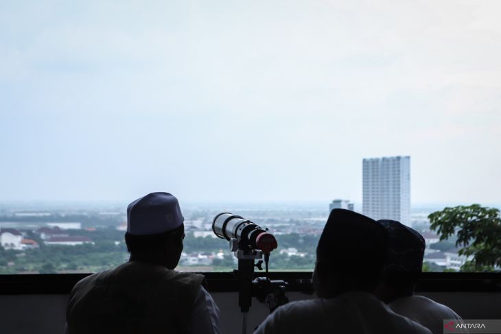 Pemantauan hilal di Gresik