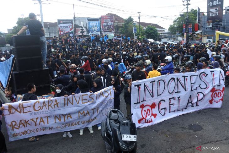 Aksi mahasiswa di Jember