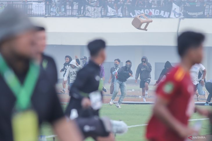 Pertandingan Liga 2 ricuh