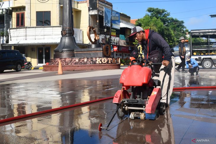 Pembenahan jalan Titik Nol Kota Madiun
