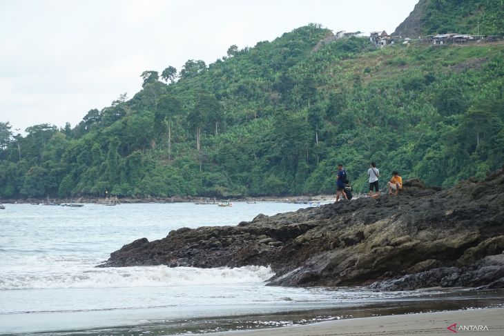 Ngabuburit di Pantai Gemah Tulungagung