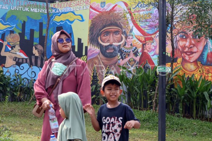 Mural keberagaman budaya di Depok