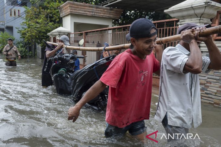 Banjir akibat luapan Kali Angke di Tangerang