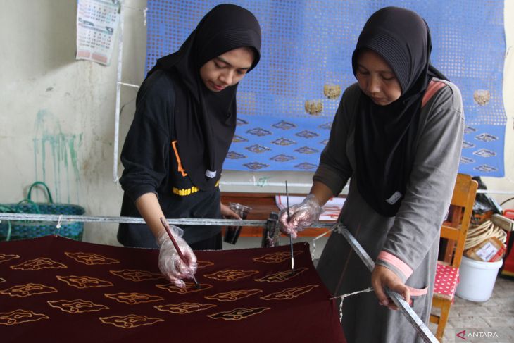 Batik motif relief candi di Malang
