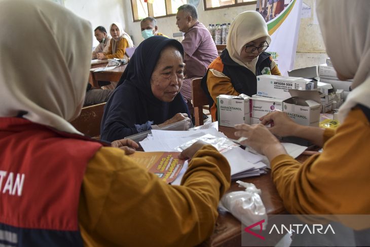 Pemeriksaan kesehatan korban terdampak pergerakan tanah
