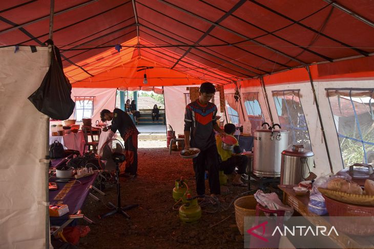 Pengungsian korban bencana pergerakan tanah