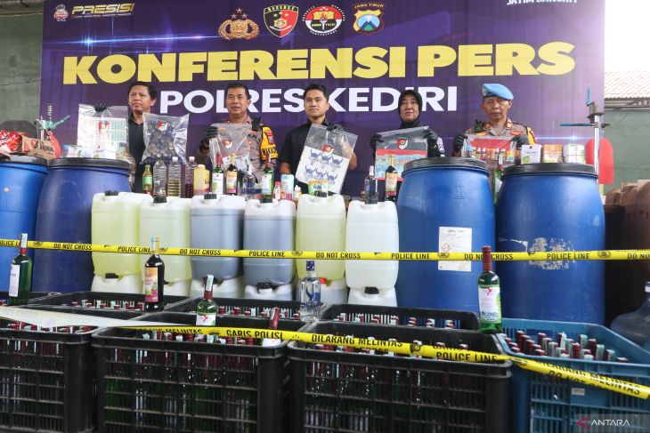 Ungkap kasus pemalsuan minuman keras di Kediri
