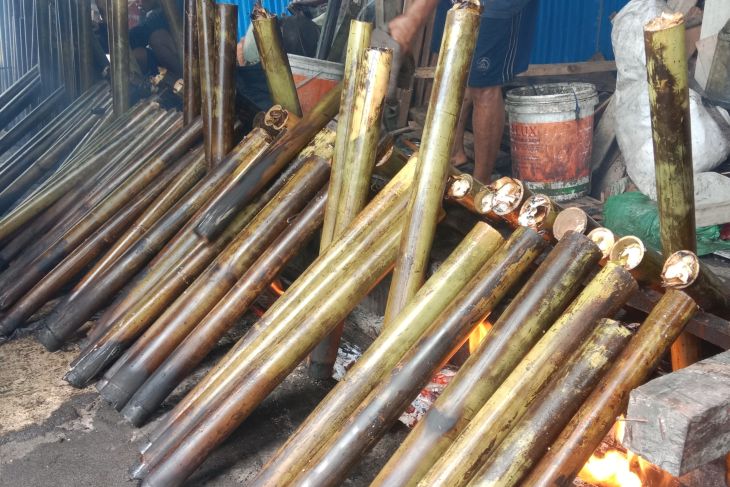 Pembuatan lemang khas Pontianak