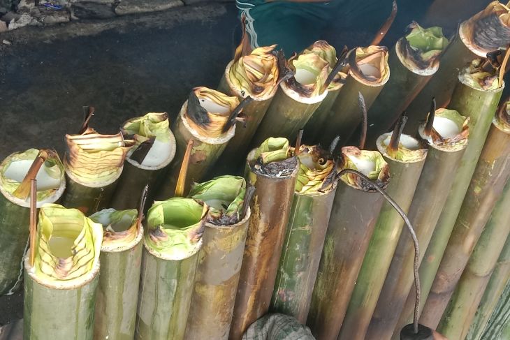 Pembuatan lemang khas Pontianak