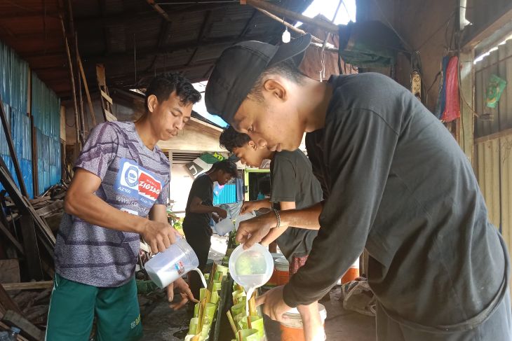 Pembuatan lemang khas Pontianak