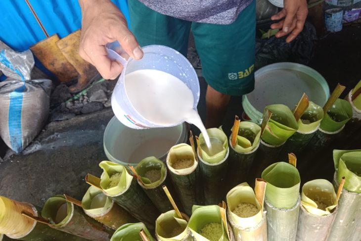 Pembuatan lemang khas Pontianak