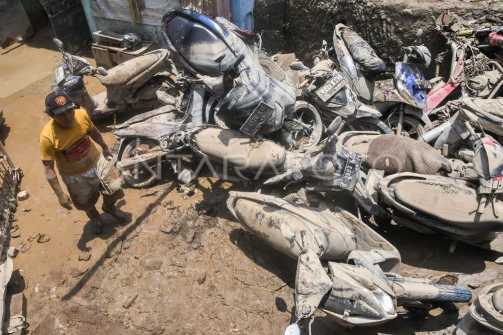 Pascabanjir di Perumahan Pondok Gede Permai Bekasi