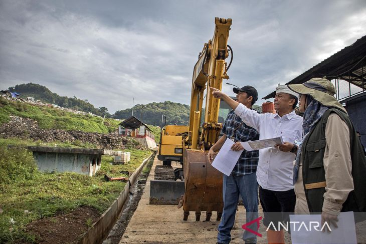 Pascalongsor gunungan sampah di TPA Sarimukti