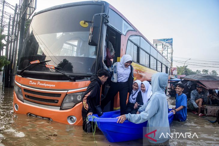 Pekerja terdampak banjir di Kabupaten Bandung