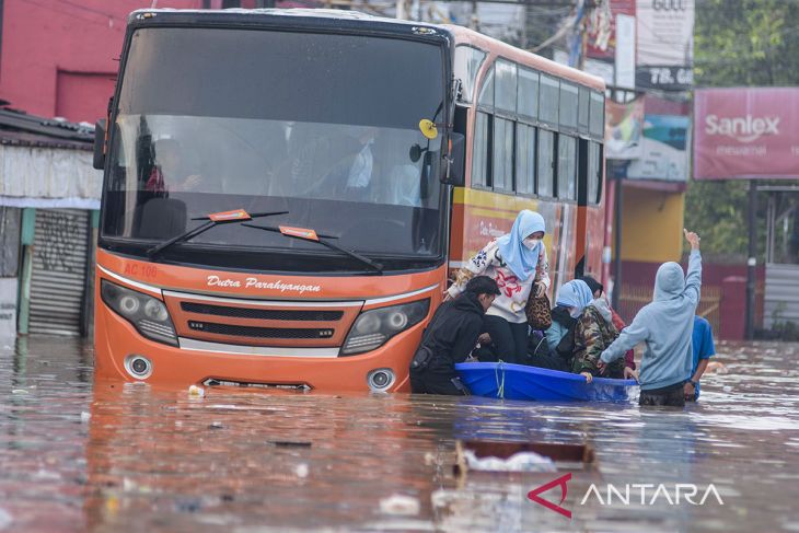 Pekerja terdampak banjir di Kabupaten Bandung