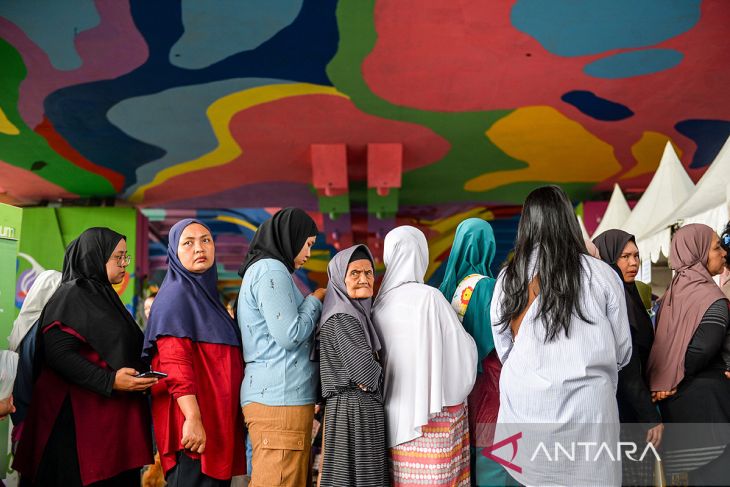 Bazar pangan murah di Bandung