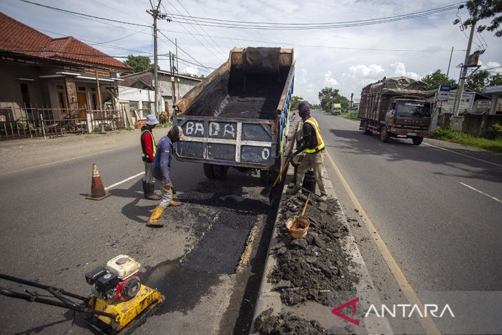 Perbaikan jalur pantura jelang mudik