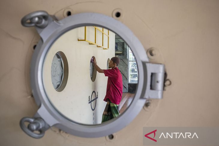 Masjid unik berbentuk kapal laut di Kota Cimahi