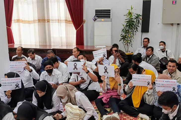 Aksi penolakan penundaan pengangkatan CASN di Pontianak