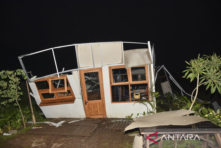 Dampak cuaca ekstrem di Tasikmalaya