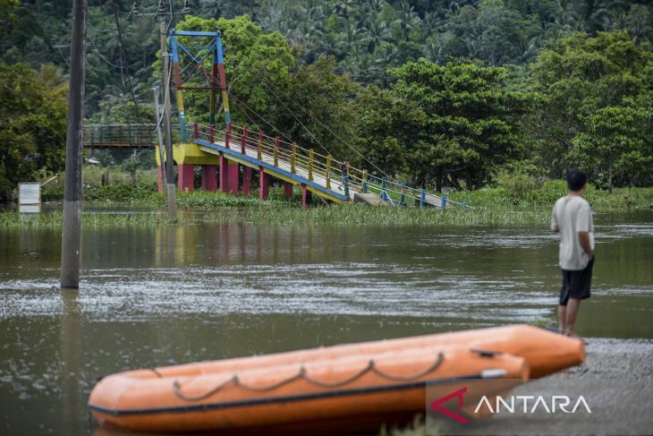 Banjir masih merendam Desa Rancasanggal di Kabupaten Serang