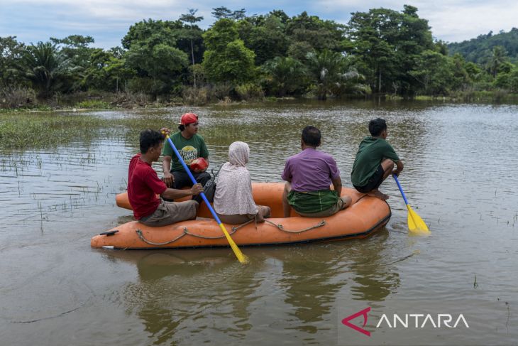 Banjir masih merendam Desa Rancasanggal di Kabupaten Serang
