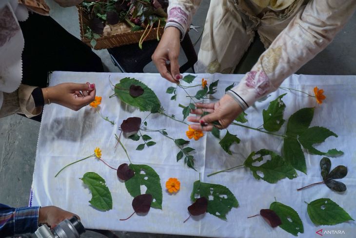 Permintaan busana muslim ecoprint selama Ramadhan