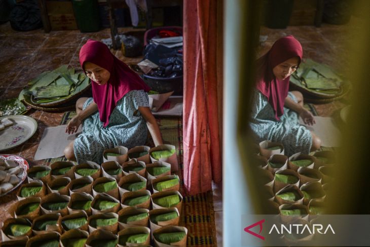 Produksi apem khas Pandeglang saat Ramadhan
