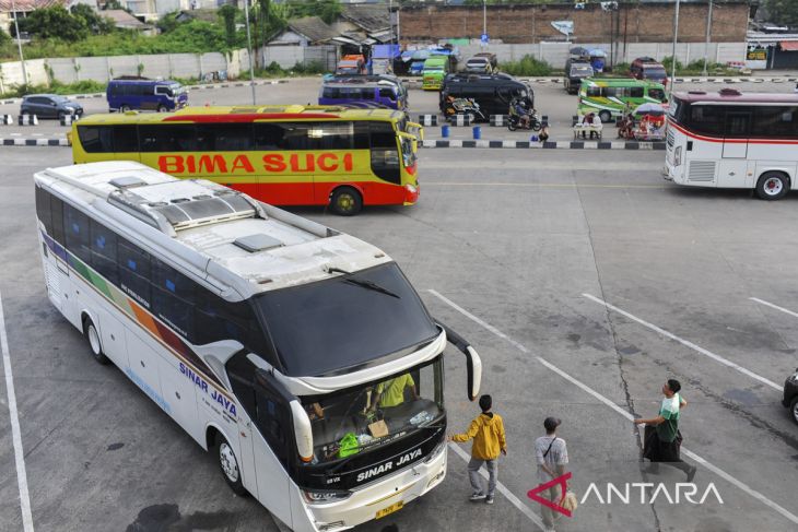 Mudik lebih awal di Terminal Pakupatan