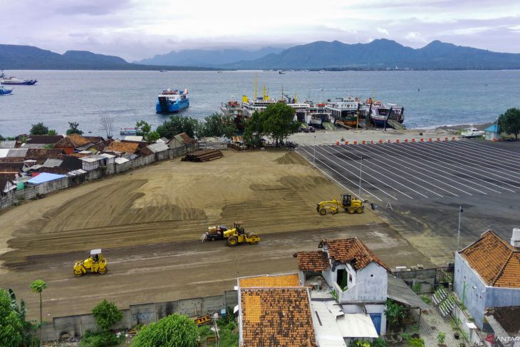 Perluasan kantong parkir kendaraan di Pelabuhan Ketapang