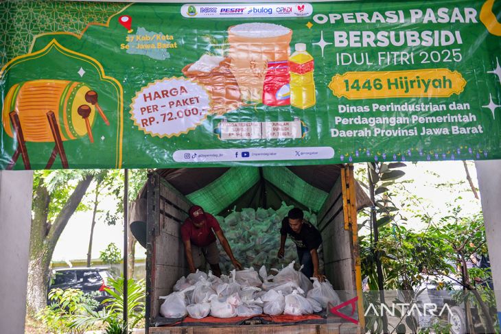 Operasi pasar bersubsidi di Bandung
